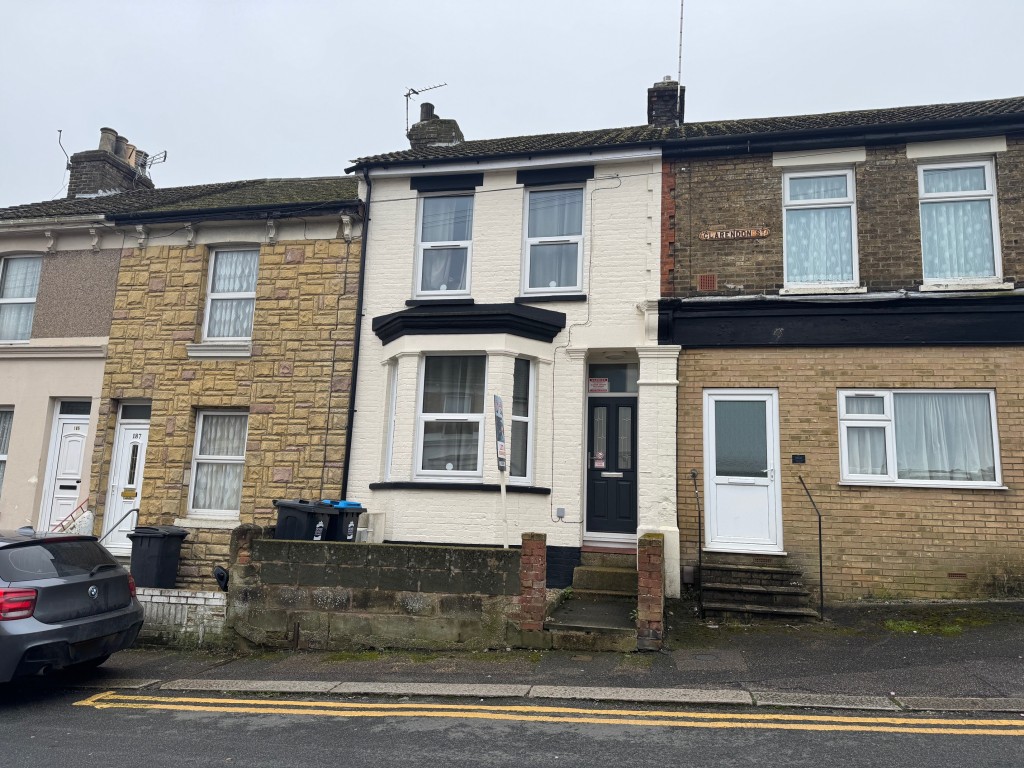 Lot: 7 - FREEHOLD RESIDENTIAL INVESTMENT - Front of property